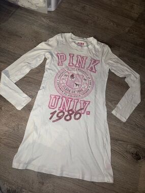 VNTG Victoria’s Secret PINK UNIV 1986 Long sleeve nightie Small